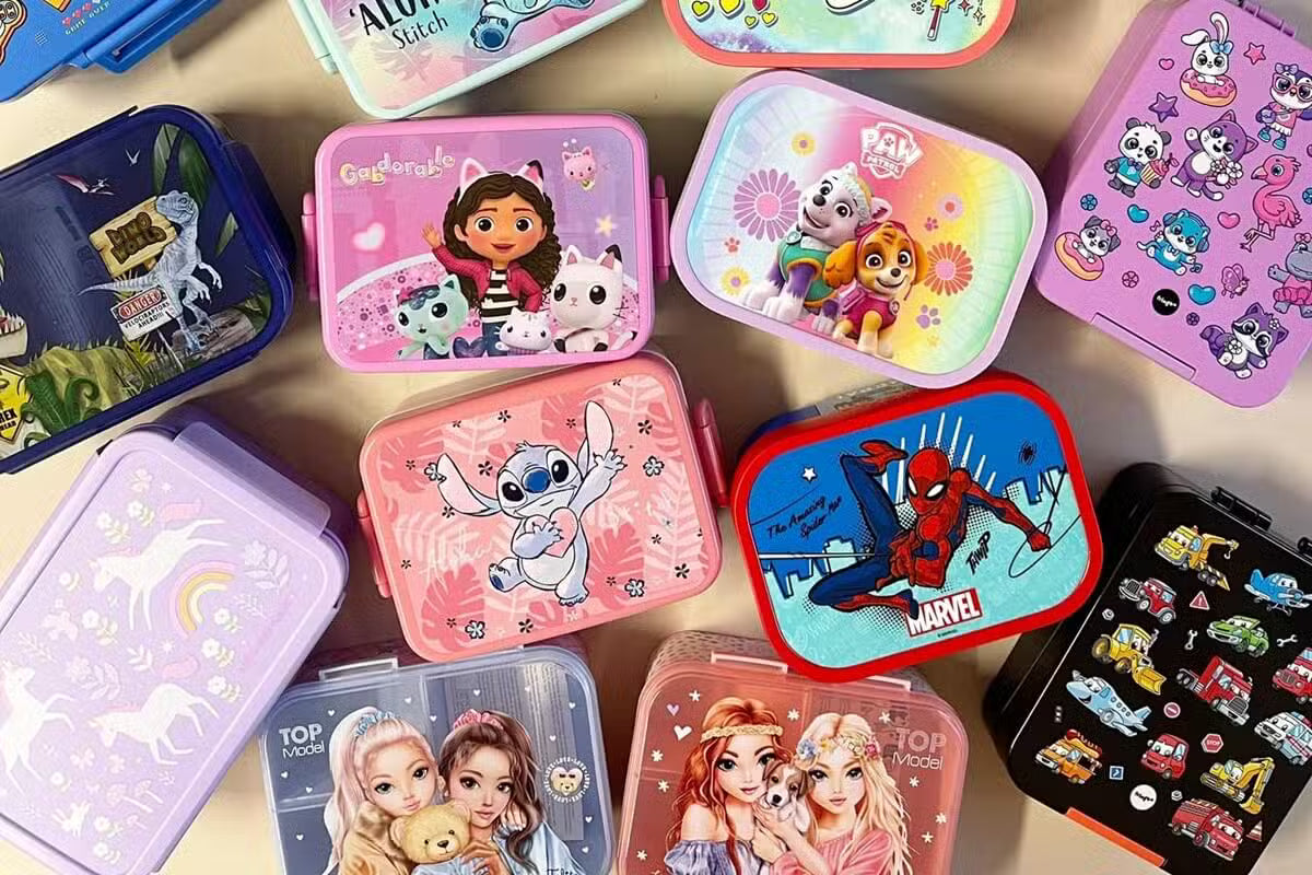 Madkasse. Madkasser i forskellige farver med forskellige motiver.