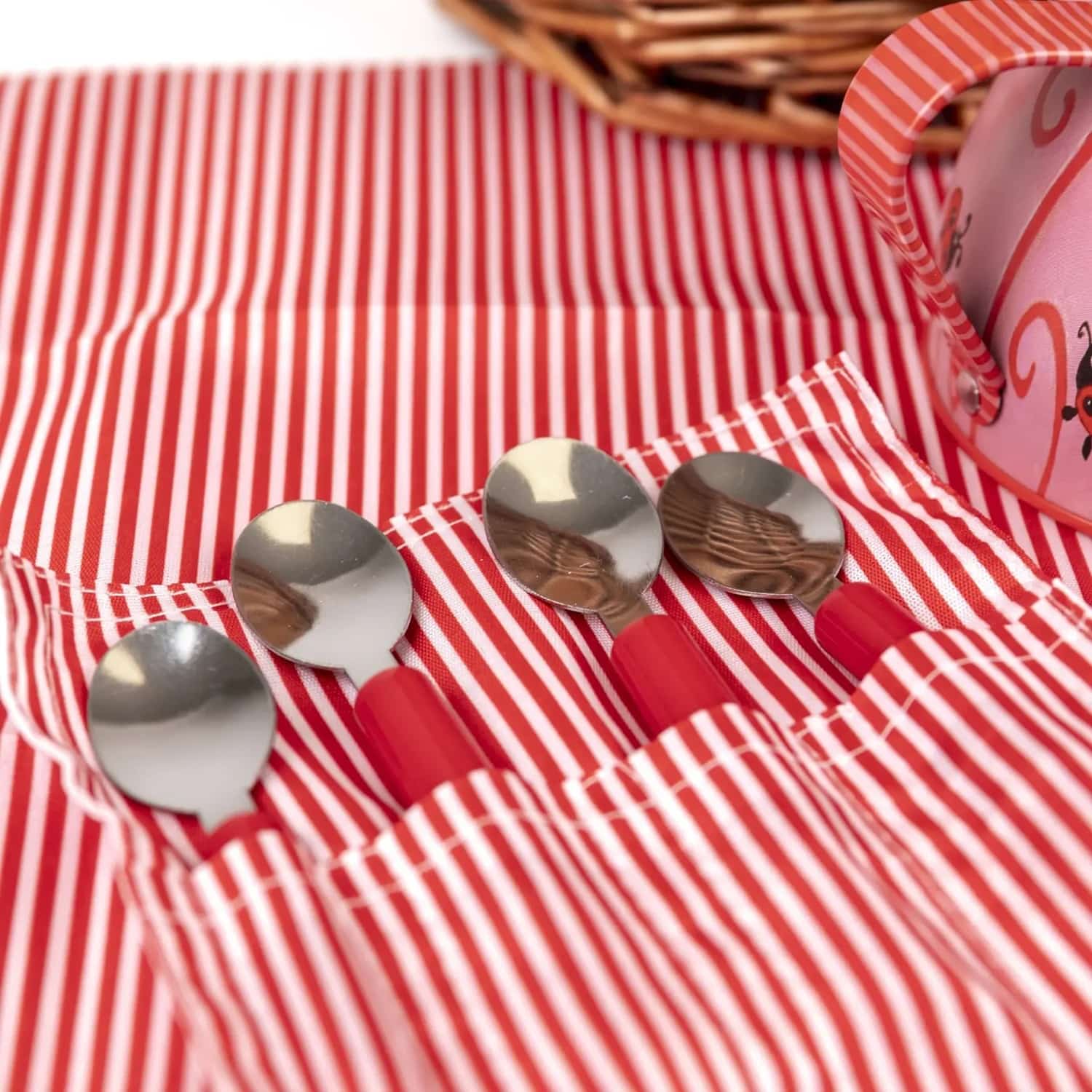 Egmont Toys Testel Mariehøns - I Picnic Kurv