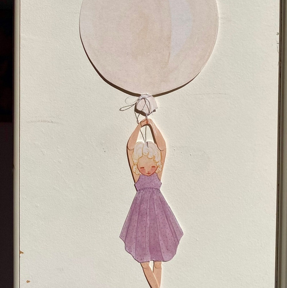 Tall Hat Tales Lys Ballon Med Pige