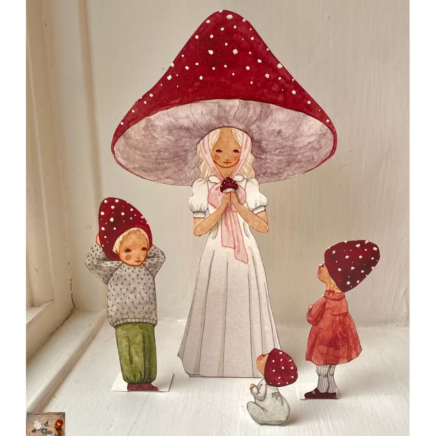 Tall Hat Tales Rød Svampemor Med Børn - Levering 1-2 Dage – Ovellie
